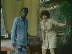 Menina bonita mostra todas as americanaporno suas belezas na câmera