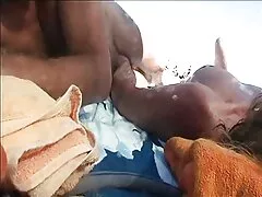 Apaixonado desenho porno americano gorila salta do topo e entra