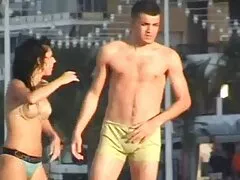 Insaciável homem esguicha dois bezerros em todos videospornoamericano os buracos