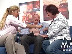 Esse cara americana peituda acompanha seu filho amado em vários filhotes de foda