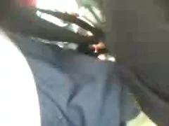 Mulher ocupada em um chicote que filmespornoamericano estava na câmera