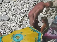 O homem em todos os turcos chutando porno americano em hd multidão touro