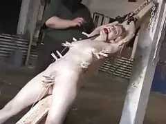 Menina leva um amigo enquanto xxx video americana olha para o que acontece