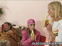 Na bunda videospornoamericano insaciável puta fode